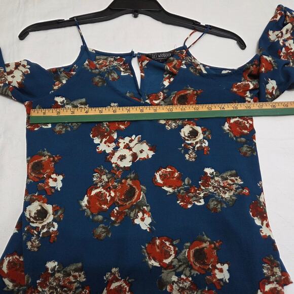 Sweet Wanderer Woman's Blue Flowered Top size S openings in shoulders - Picture 7 of 7